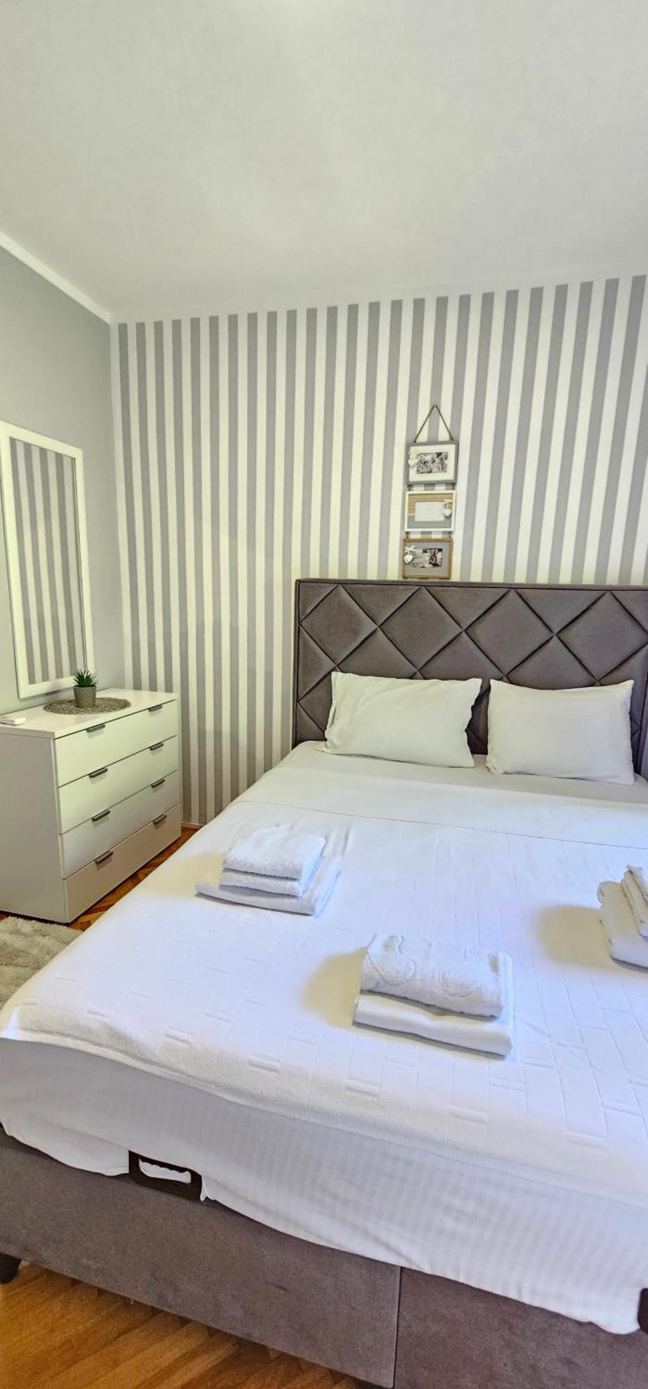 Apartments Popovic コトル エクステリア 写真